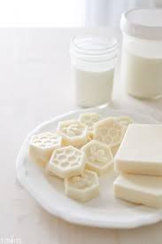 Goat milk soap has lots of benefits and is wonderful for people with dry or sensitive skin, or conditions such as eczema and psoriasis. How To Make Goat Milk Soap With Honey Goat Milk Soap Recipe