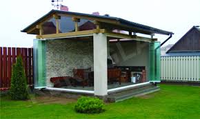 Остъкляване са вертикалните рамкови или безрамкови дограми и прозорци, затварящи подпокривното пространство на покривите и навесите. Izgrazhdane Zimni Gradini Keraglas