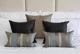 Queen Bed Decorative Pillows