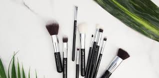 basic guide to eyeshadow brushes