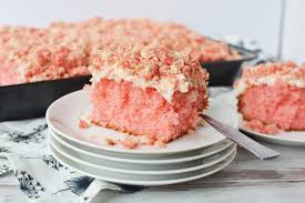 easy strawberry crunch cake bubbapie