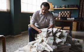 The series portrays the rise and fall of pablo escobar, who was shot dead by police in 1993, and the medellin. Kostenfreier Download Pablo Narcos Kugel Drogen Geld Zitat Hdr Bildschirmhintergrund Wallpaperbetter