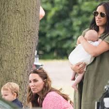 Archie comics have sold 2 billion comics and are published in a dozen different foreign languages and distributed all over the world. Archie Mountbatten Windsor Alle Fotos Des Sohnes Von Meghan Harry Brigitte De