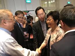 Görüşmede konuşan singapur başbakanı lee hsien loong, rcep anlaşmasını büyük bir dönüm noktası olarak niteleyerek, 8 yıl boyunca yapılan 46 müzakere ve 19 bakanlık düzeyinde görüşmelerin ardından bugünlere geldik. Carrie Lam Visits Singapore Photo China Daily