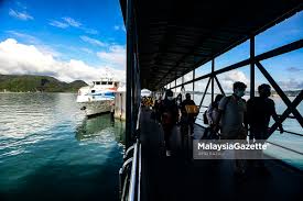 Perlis to langkawi auto ferry part 1: Feri Sesak Orang Ramai Mula Serbu Pulau Langkawi Malaysiagazette