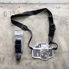 The diagnl ninja looks pretty solid for $38, i'm really surprised this kinda design hasn't caught on more. Welcoblog Diagnl Ninja Camera Strap 38