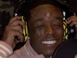 Hosted by lil uzi vert removing the $24 million pink diamond from his forehead. Lil Uzi Vert Reveals The Real Reason He Placed His Pink Diamond On His Forehead Revolt