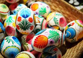 The word 'pisanki' is commonly used to name all the 'easter eggs' in poland nowadays, but that word was originally used to name only one (the oldest) type of the decorated eggs. Woskowe Azurowe Bezcenne Odkrywamy Swiat Pisanek Artykul Culture Pl