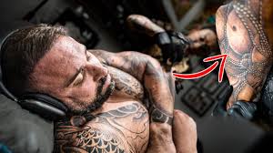 Die nackte Frau auf dem Arm ist fertig! Kevin Wolter Bodysuit Tattoo -  YouTube