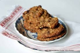 chewy oatmeal date raisin nut cookies