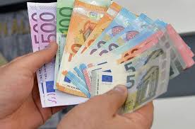 У россиян изымают евро на границе: вывоз валюты из ЕС в РФ запрещен - |  Диалог.UA