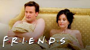 Monica y Chandler se acuestan | FRIENDS 25 - YouTube