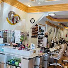 nail salons open early near louisville