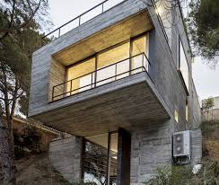Steep Slope House Design Goes Vertical