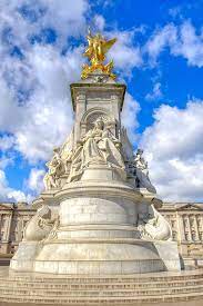 The statue of queen victoria faces the mall. Queen Victoria Memorial London Uk Postcard Zazzle Com