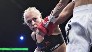 Dina thorslund (14 ekim 1993 doğumlu) danimarkalı profesyonel bir boksör. Dina Thorslund Vil Ikke Saenke Paraderne I Vm Titelforsvar Boksning Dr
