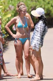 Forgetting sarah marshall movie reviews & metacritic score: Forgetting Sarah Marshall Star Kristen Bell Shows Off Her Trim Bikini Body On Hawaiian Holiday Daily Mail Online