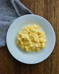 the best soft and creamy scrambled eggs