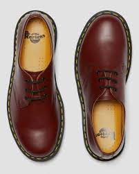 Martens, also commonly known as doc martens, docs or dms is a british footwear and clothing brand, headquartered in wollaston in the wellingborough district of northamptonshire, england. 1461 Glattlederschuhe Dr Martens Deutschland