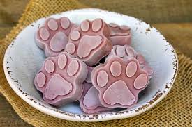 Günstige preise & mega auswahl für dog snack. Frozen Dog Treats Peanut Butter Berry Pops A Cultivated Nest