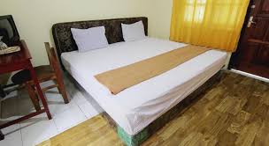 Kamar tidur berukuran kecil akan terasa sesak jika kamu menggunakan banyak pajangan. Griya Lowanu Yogyakarta Yogyakarta Best Price Guarantee Mobile Bookings Live Chat
