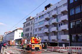 Die wohnungssuche in stuttgart ist meistens vergeblich. Brand In Der Olgastrasse In Stuttgart Wohnung Steht In Flammen Rauchwolke Uber Der Innenstadt Stuttgart Stuttgarter Zeitung