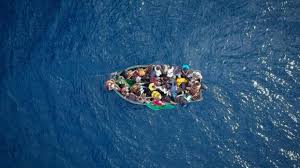 Buscan una patera con 58 migrantes a bordo en la zona del Mar de Alborán -  Republica.com