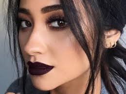 how to wear dark lipstick expert tips