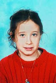 Estelle mouzin avait neuf ans lorsqu'elle a disparu, le 9 janvier 2003 vers 18h00, sur la route entre. La Disparition D Estelle Mouzin