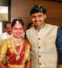 Ishwar raghunath out on bail made counter claims that jayashree is after his cash and properties and. Tv Actress Suhasini And Raja Marriage Jewellery Designs