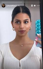 suhana khan slays her makeup selfie