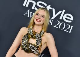 elle fanning flashes her washboard abs