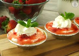 mini no bake strawberry cheesecakes