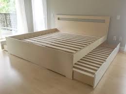 bed with 2 twin size trundle beds
