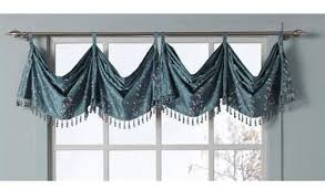 Adairs valances and bed wraps cut a chic silhouette of your bed, finely tailored to last.note each of our wood blinds and faux wood blinds come standard. 15 Adorable Overstock Modern Valances For Living Room Decor