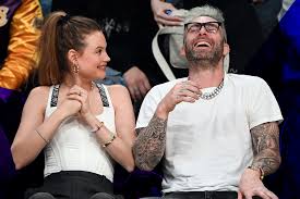 Behati prinsloo takes over the who what wear office. How Did Adam Levine Behati Prinsloo Meet Fall In Love Email The Daily Dish