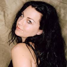 10 pictures of amy lee without makeup