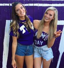 Having fall photoshoot ideas will make all of your autumn photography look great on your pinterest or instagram this season! Pinterest E Madruga Gameday Outfit Tcu Gameday Outfit College Outfits