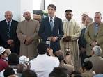 Resultado de imagem para justin trudeau praying in mosque