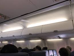 737 700 overhead bins picture of