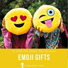 Видео diy emoji pillows + free templates! 15 Diys To Make The Perfect Emoji Gift For Teens And Adults Tip Junkie