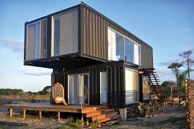 Комбинацията от симетричен и асиметричен дизайн на контейнерната къща в минималистичен стил гарантира приятна жилищна атмосфера. Kontejnerni Kshi 90 Snimki Na Naj Dobrite Proekti 2020 G