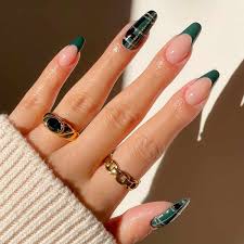 13 plaid nail ideas for a pretty