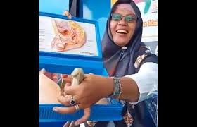 Harga produk kondom sutra terbaru di indonesia. Kocak Ibu Ibu Bkkbn Ajari Pasang Kondom Dipelintir Biar Gak Meledak