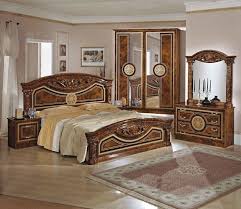 Walnut finish bedroom sets : Aida Walnut Classic Italian Bedroom Furniture