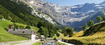 the gavarnie cirque hautes pyrénées