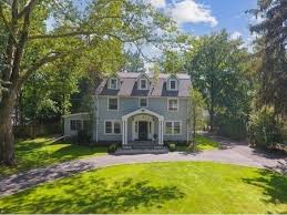 2 4m Center Hall Colonial In Westfield