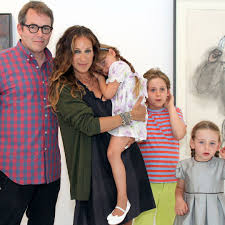 Sarah jessica parker has three kids with matthew broderick—james, and twins marion and tabitha. Sarah Jessica Parker Talks Amazing Birth Experience