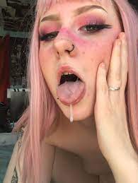 upvote if you want to cum in my mouth 🤤🥺 : r/AwaitingCum