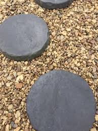 450 mm dia yorkstone stepping stones